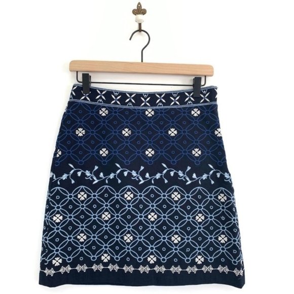 LOFT Dresses & Skirts - Loft Floral Embroidered Shift Mini Skirt Size 0